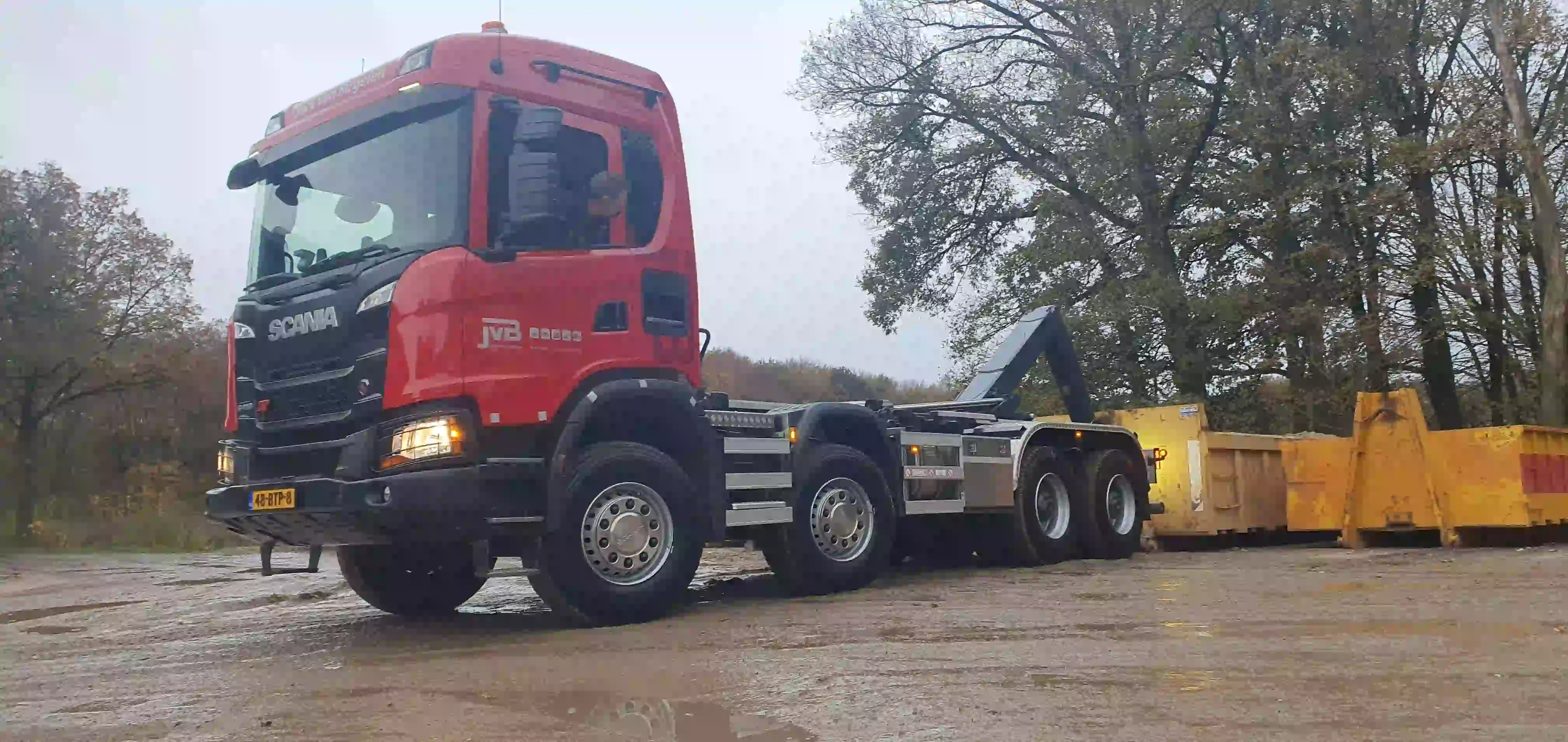 Loonbedrijf Jack van Birgelen uit Posterholt heeft een Scania G410 8x4 in ontvangst genomen